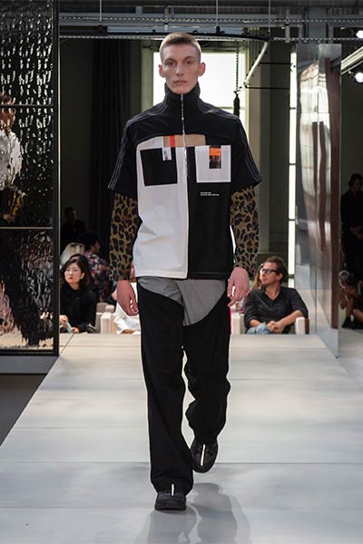 تصاميم راقية بلمسة جريئة ... اليك مجموعة Ricardo Tisci الأولى لدار Burberry